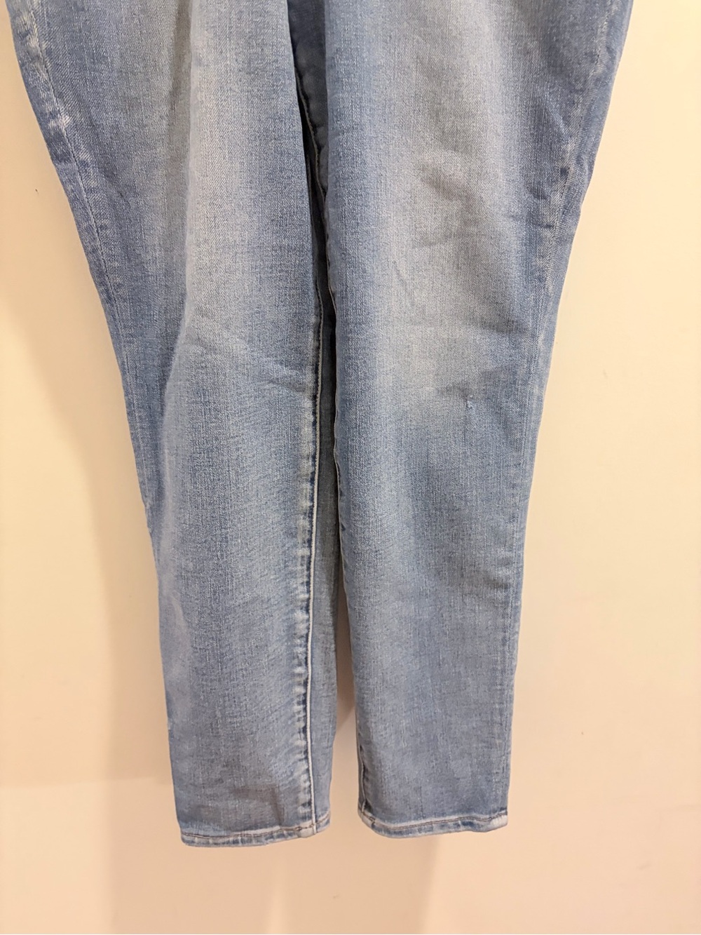 American Eagle Outfitters Light Wash Distressed Skinny Jeans - Picture 3 of 12